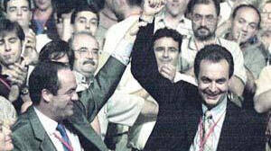 José Bono y José Luis Rodríguez Zapatero el año en el que fue elegido Secretario General del PSOE. 
