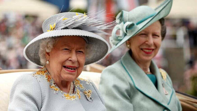 Isabel II y Ana de Inglaterra. 