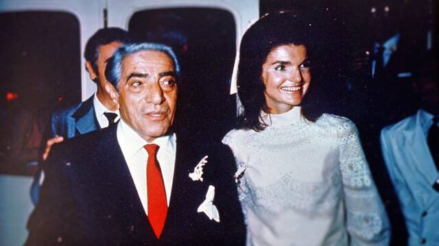 Aristóteles Onassis y Jackie Kennedy durante su boda.