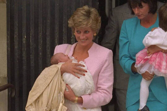 La princesa Diana con su ahijada Domenica Lawson