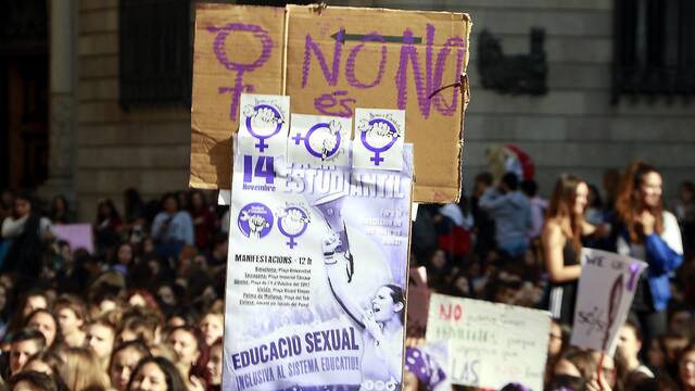 Manifestación contra las violaciones.