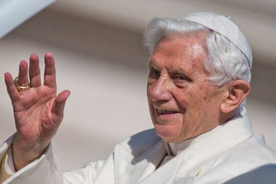 Fallece Benedicto XVI. 