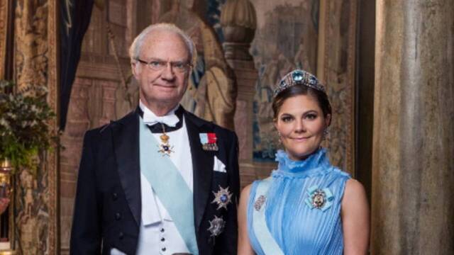 El rey Carlos Gustavo junto a su hija la princesa Victoria.
