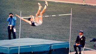 Adiós a Dick Fosbury, el campeón olímpico estadounidense que cambió la historia del atletismo