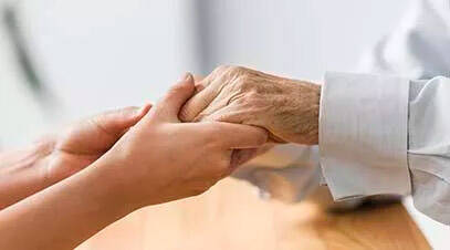 La importancia de contar con un cuidador para personas mayores en situación de dependencia
