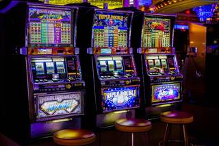 Máquinas tragamonedas en los casinos online: entendiendo sus principios y capacidades