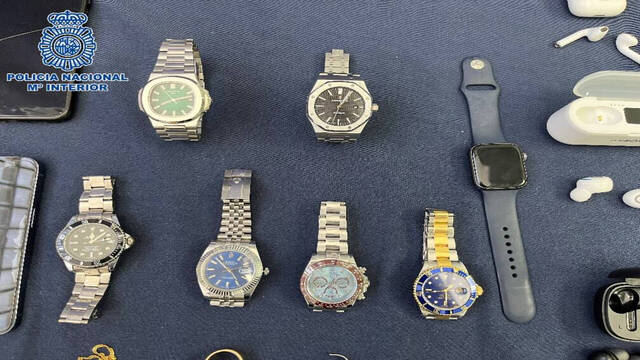 Relojes robados incautados por la Policía Nacional.