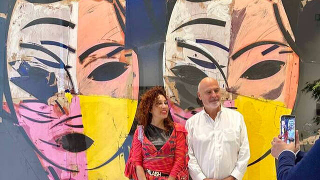 Gilles Dyan con Amaranta Pallaras en la inauguración de Ópera Gallery Madrid en Serrano.