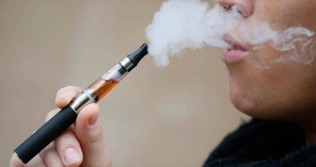 El consumo de cigarrillos electrónicos en menores se incrementa.