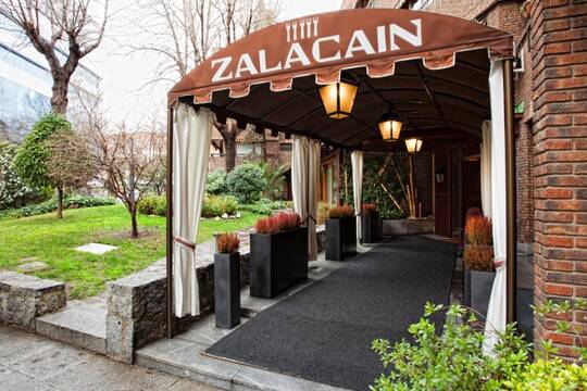 Entrada del restaurante Zalacaín.