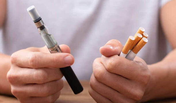 Tanto vapear como fumar tabaco de forma convencional perjudica seriamente la salud.