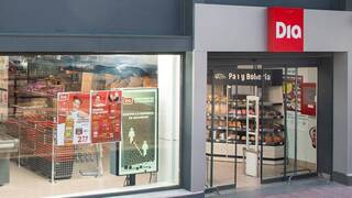 'Dia' acuerda la venta de más de 1.200 tiendas para maquillar la deuda de 400 millones de euros que le lastra