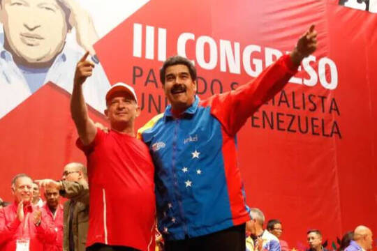 Hugo 'el Pollo' Carvajal junto a Nicolás Maduro