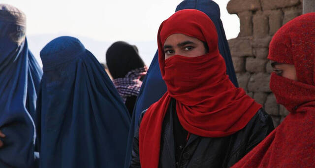 Tras dos años de control en Kabul, la ONU ha instado a los talibanes a devolver sus derechos a las mujeres afganas