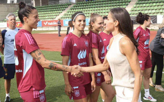 Doña Letizia asistirá con la infanta Sofía a la final del Mundial de fútbol