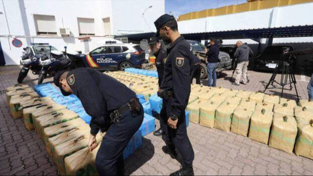 Agentes de la Policía Nacional combaten el narcotráfico en el Campo de Gibraltar.
