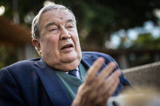 Fallece a los 87 años Jerónimo Saavedra, ex ministro socialista y referente LGTBI en política