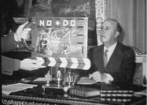 El dictador Francisco Franco durante la grabación de una información del NO-DO