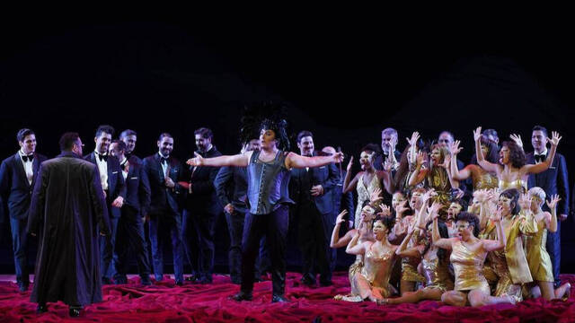 Un acto de la ópera 'Rigoletto' en el Teatro Real.