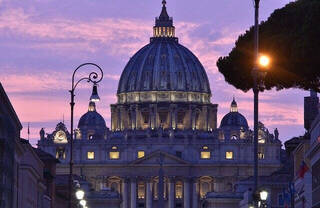 Las sombras del Vaticano: Su juicio por malversación, el caso Orlandi y abusos sexuales