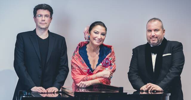 El pianista Victor Carbajo, la cantante Montserrat Martí y el tenor Luis Santana.