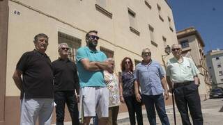 Denuncian orden de desahucio Casa Cuartel en Cádiz: "Dejan a personas mayores en la calle"