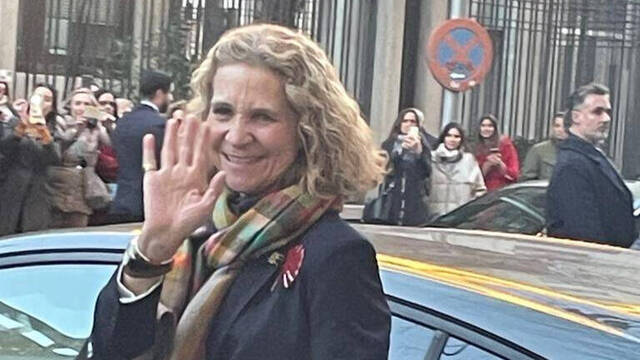 Elena de Borbón a su salida del restaurante Pabú en Madrid, donde ha reunido a la Familia Real casi al completo.