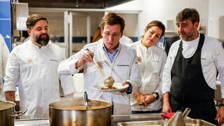 Provacuno prepara 2.000 comidas solidarias con la visita del alcalde de Madrid y la participación de chefs estrella Michelin
