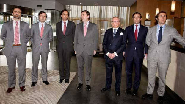 El empresario fallecido José María Ruiz Mateos y sus seis hijos.