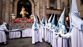 Del cartel de la Semana Santa de Sevilla a los problemas en otras festividades religiosas