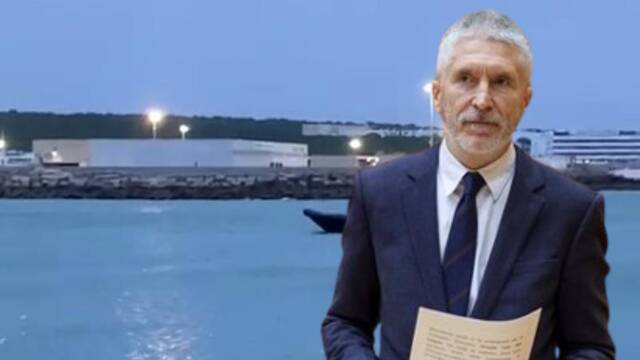 Imagen del puerto de Barbate y el ministro de Interior Grande-Marlaska.