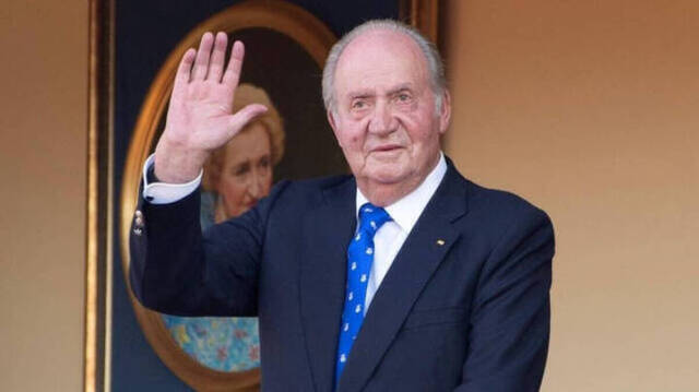 Juan Carlos I regresa a España para la boda de Almeida: El vínculo ‘real’ de Teresa Urquijo
