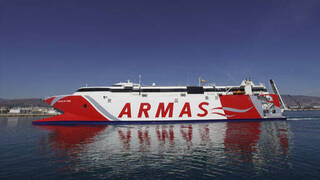 CNMC 'frena' nula competencia en transporte marítimo, tras venta de Transmediterránea a Armas