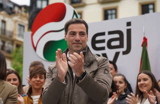 El PNV resistirá en Euskadi con el apoyo del PSOE, que pedirá el control de la televisión vasca EITB