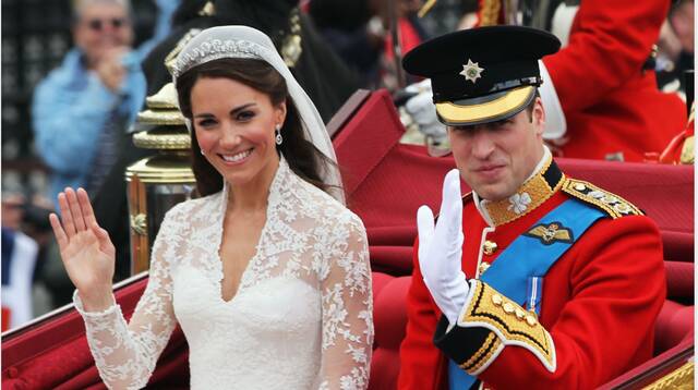 Los príncipes de Gales durante el día de su boda.