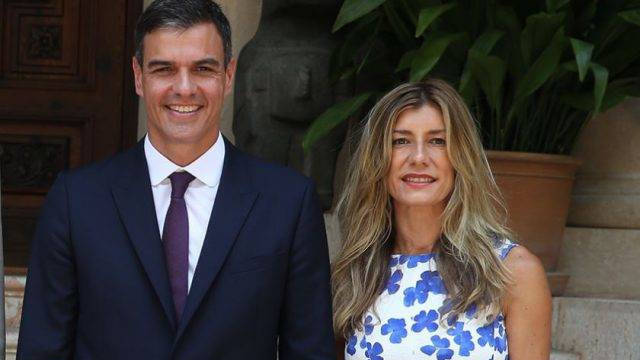 El presidente del Gobierno, Pedro Sánchez, y su esposa, Begoña Gómez.